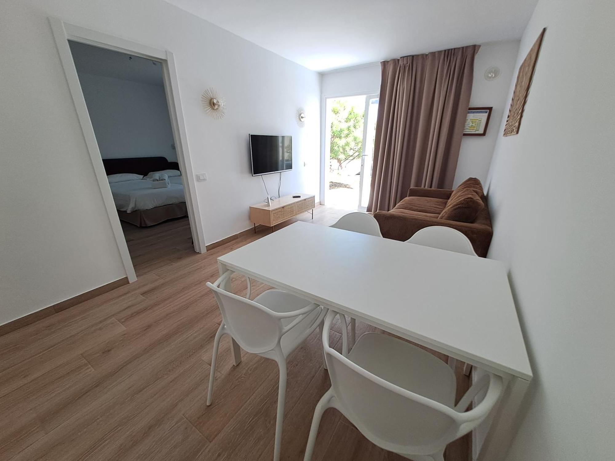 Homeforguest Apartamento 15 Con Terraza Y Piscina En Corralejo Bagian luar foto